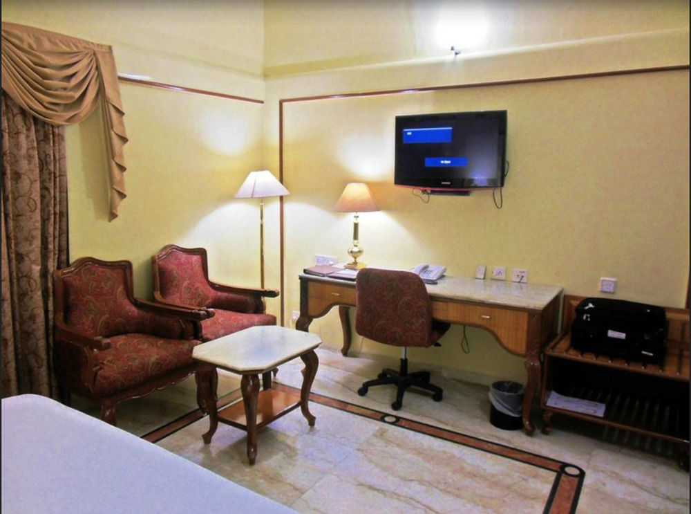 Raj Park Hotel Ченнаї Екстер'єр фото