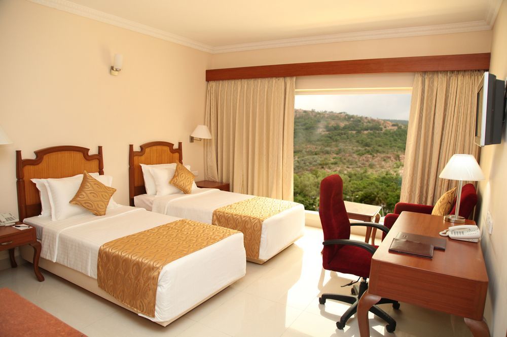 Raj Park Hotel Ченнаї Екстер'єр фото